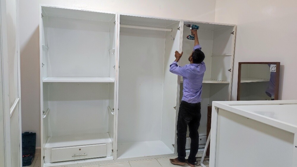 لدينا سيارات متوسطة وكبيرة.نجار ف - 1