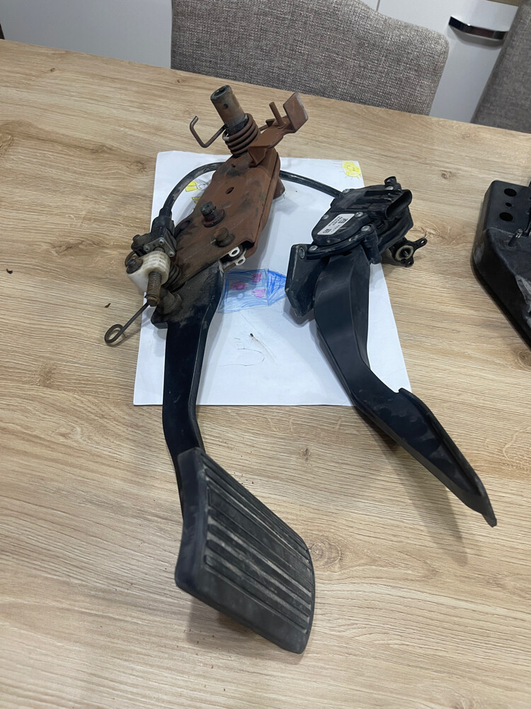 brake and petrol pedals - 5