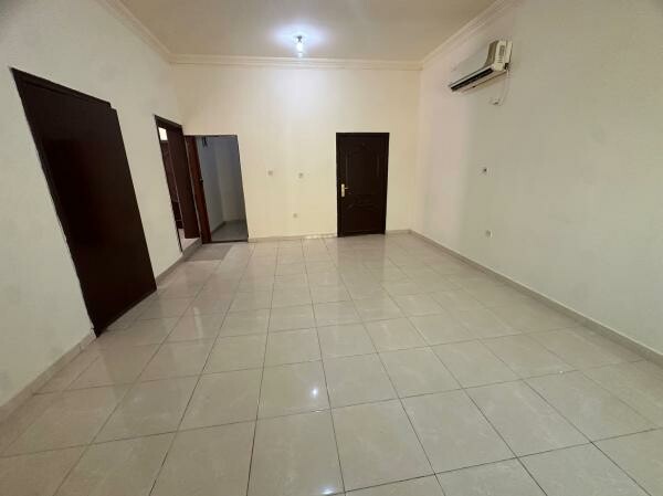 Family apartment in Al Kharaitiyat - 3