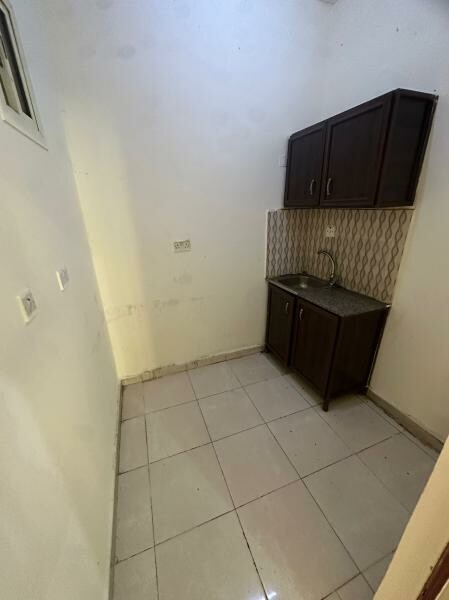 Family apartment in Al Kharaitiyat - 4