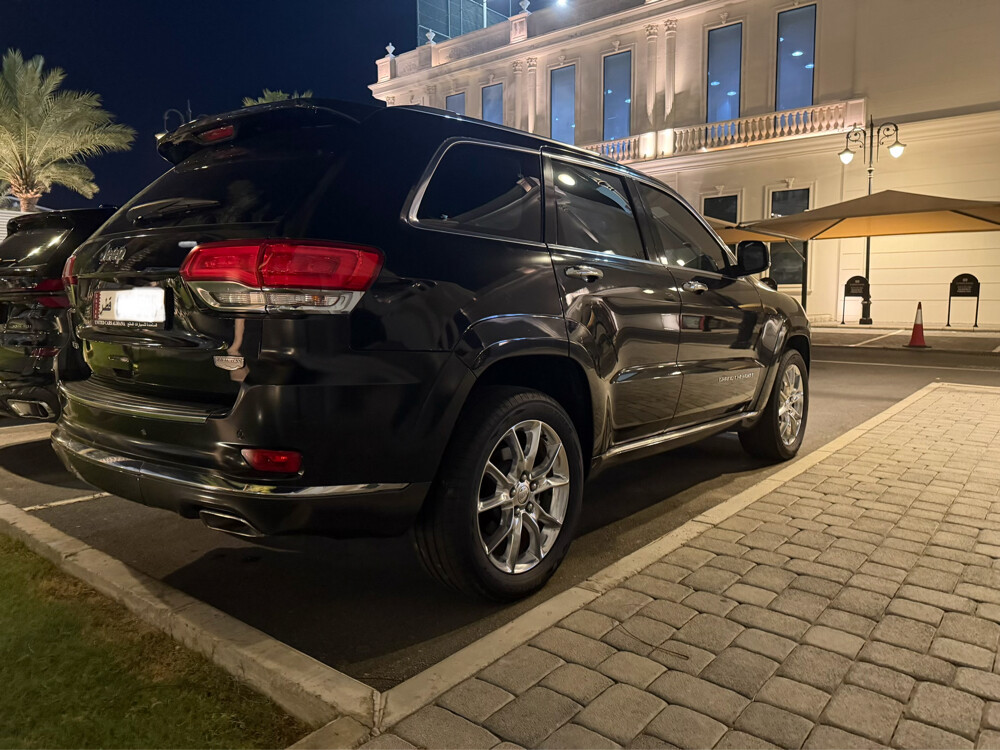 Grand Cherokee Summit- 5.7L HEMI V8 - 11