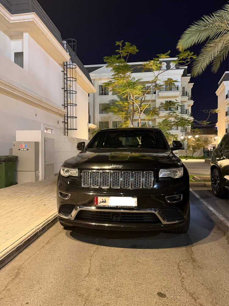 Grand Cherokee Summit- 5.7L HEMI V8 - 6