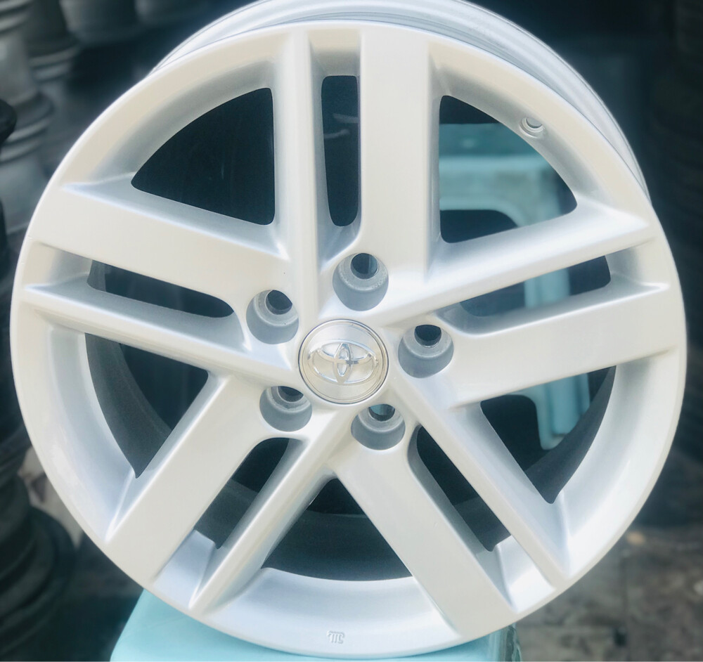 Toyta  orjinal 17 size 4 rim have  - 1