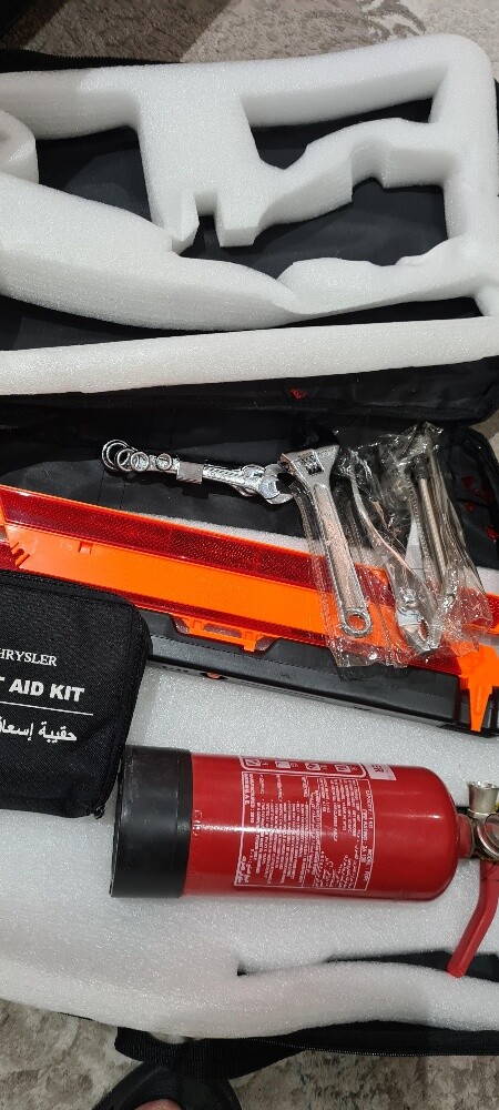 Fire extinguisher with safety set - 3