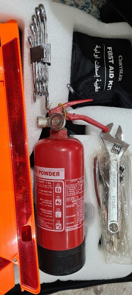 Fire extinguisher with safety set - 1