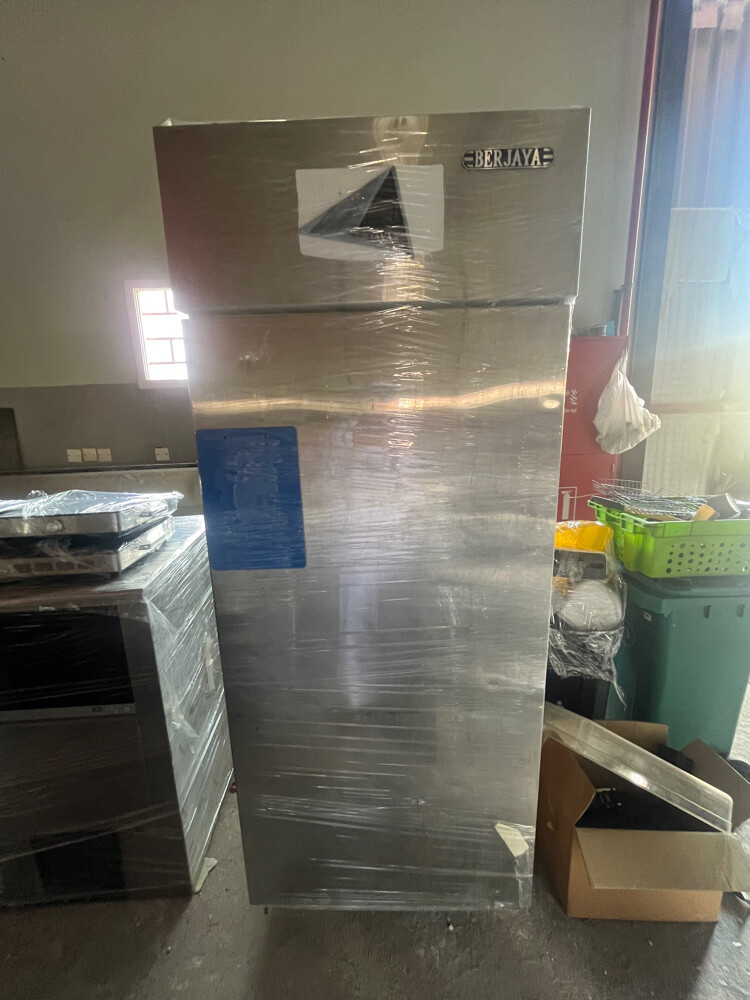 Kitchens and refrigerators  - 1