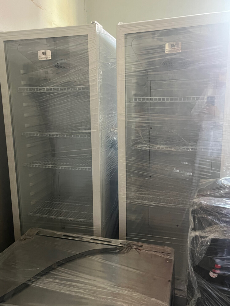 Kitchens and refrigerators  - 11