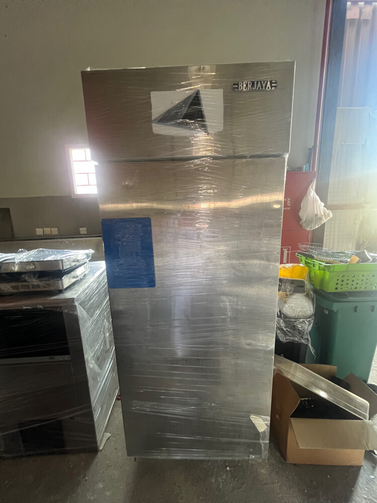 Kitchens and refrigerators  - 3