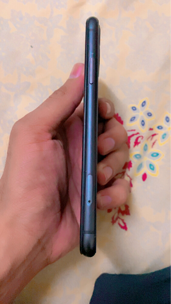 i phone 11  - 4