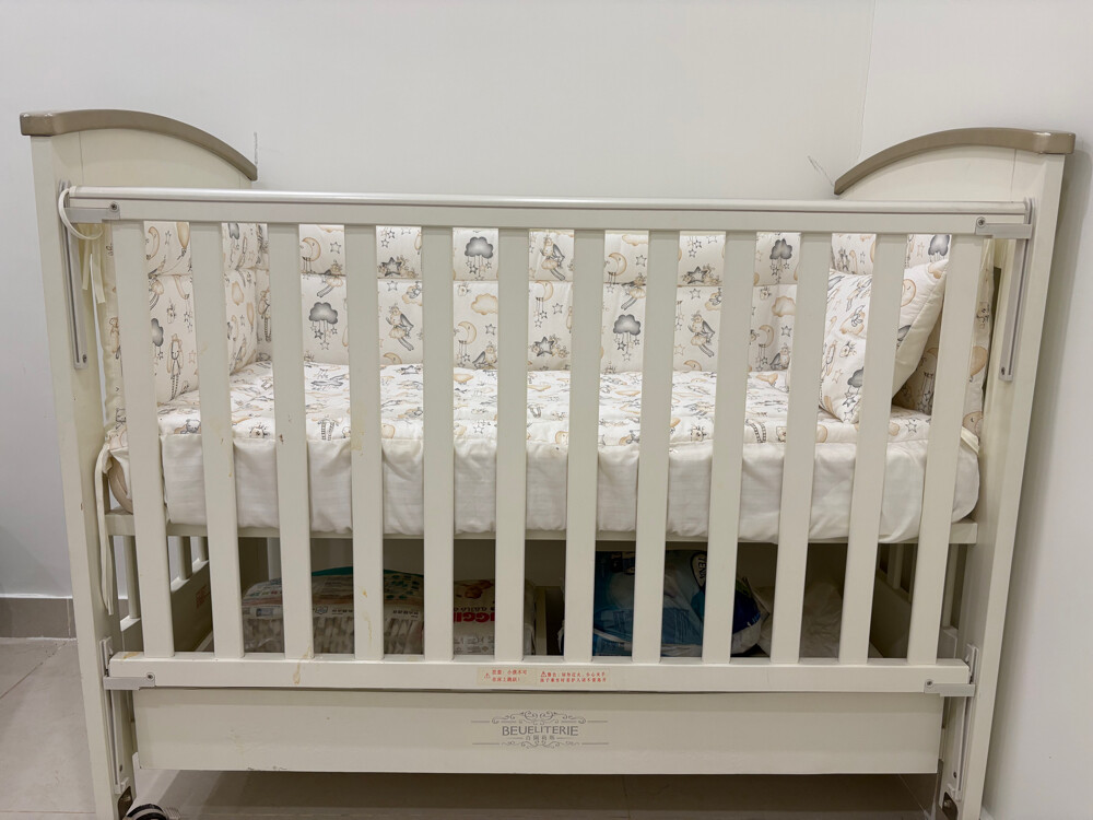Baby Crib with mattress - 1