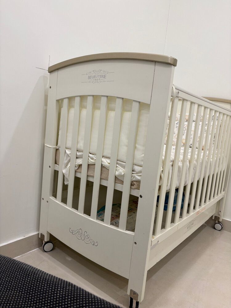 Baby Crib with mattress - 2