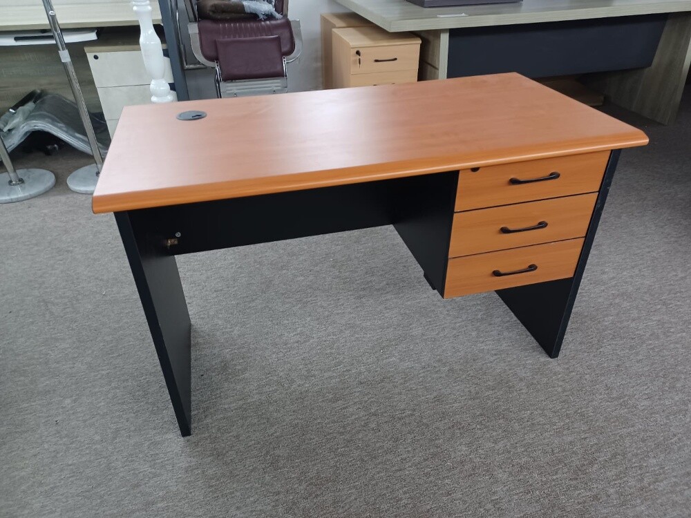 Office table. com Chair - 21
