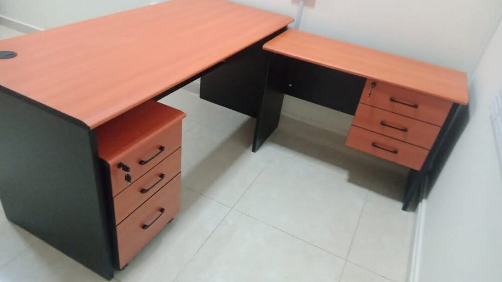 Office table. com Chair - 22