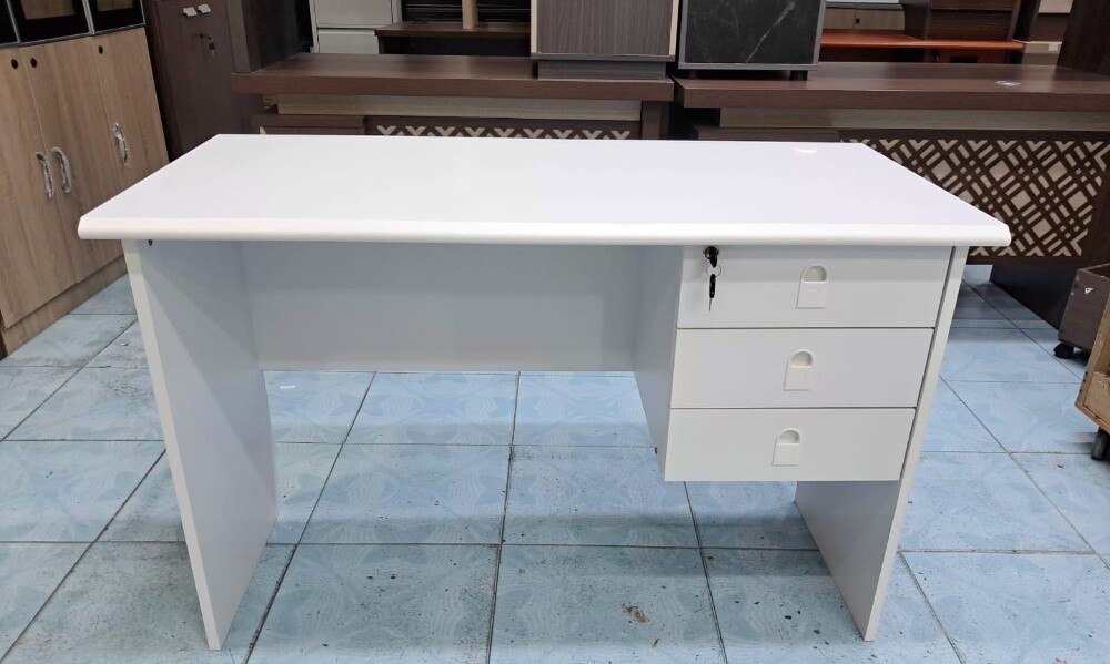 Office table. com Chair - 14