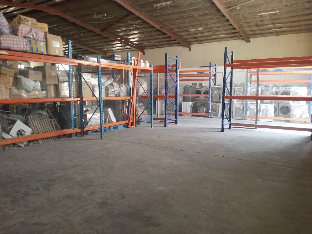 Store unit available - 4