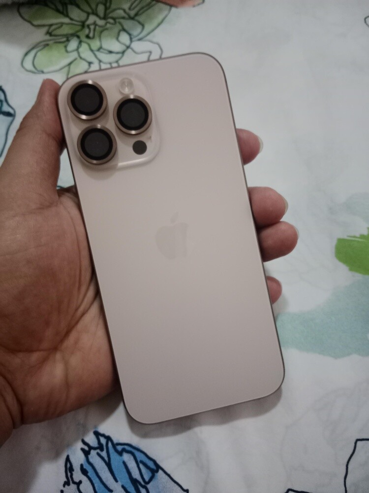 Iphone 16 Pro Max - 4