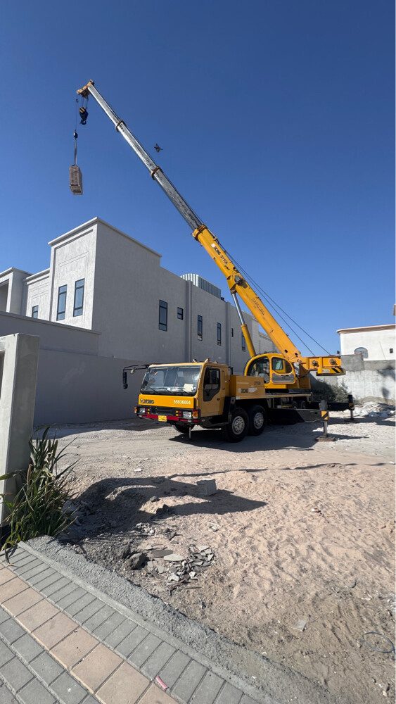 Mobile crane  - 1