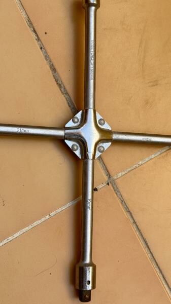 4 way lug - 4