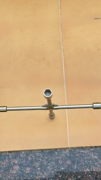 4 way lug - 2