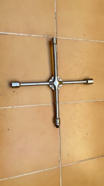 4 way lug - 3