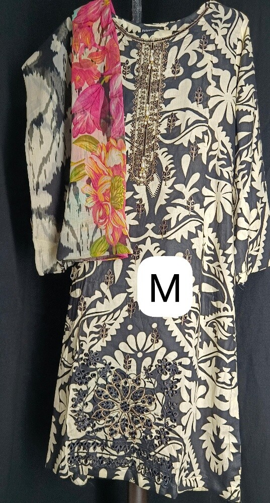 simple lawn dresses women - 2