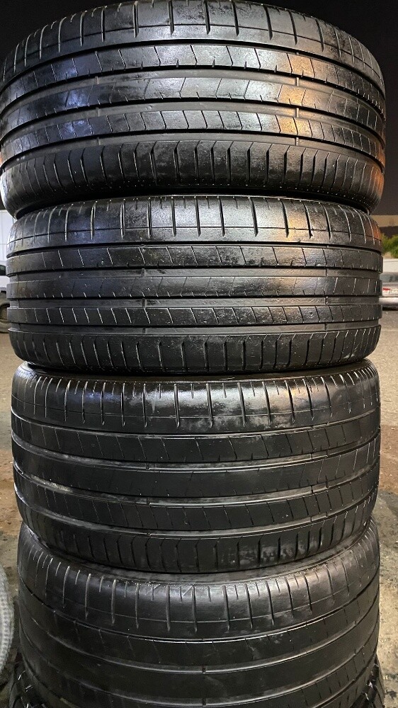 Front 285/40/22.back 325/35/22 - 3
