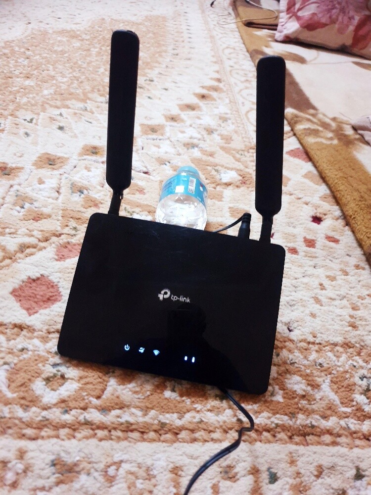 Huawei SIM card router - 1