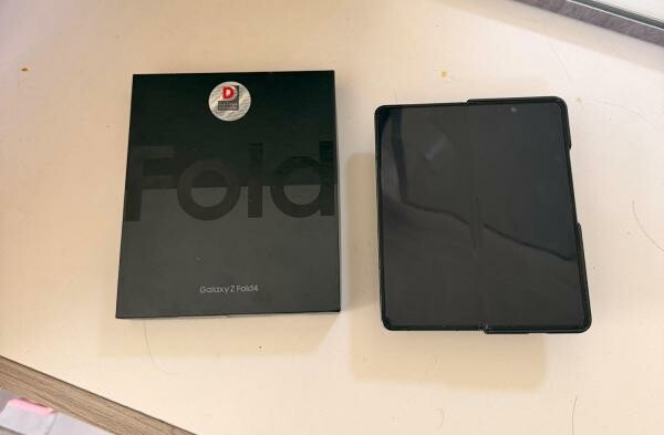 Samsung Galaxy Z Fold 4 - 1