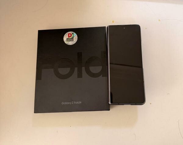 Samsung Galaxy Z Fold 4 - 3