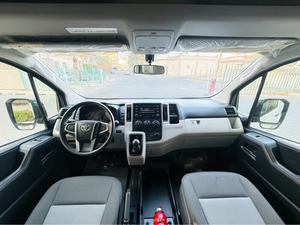 Toyota Hiace 2023 V6 - 12