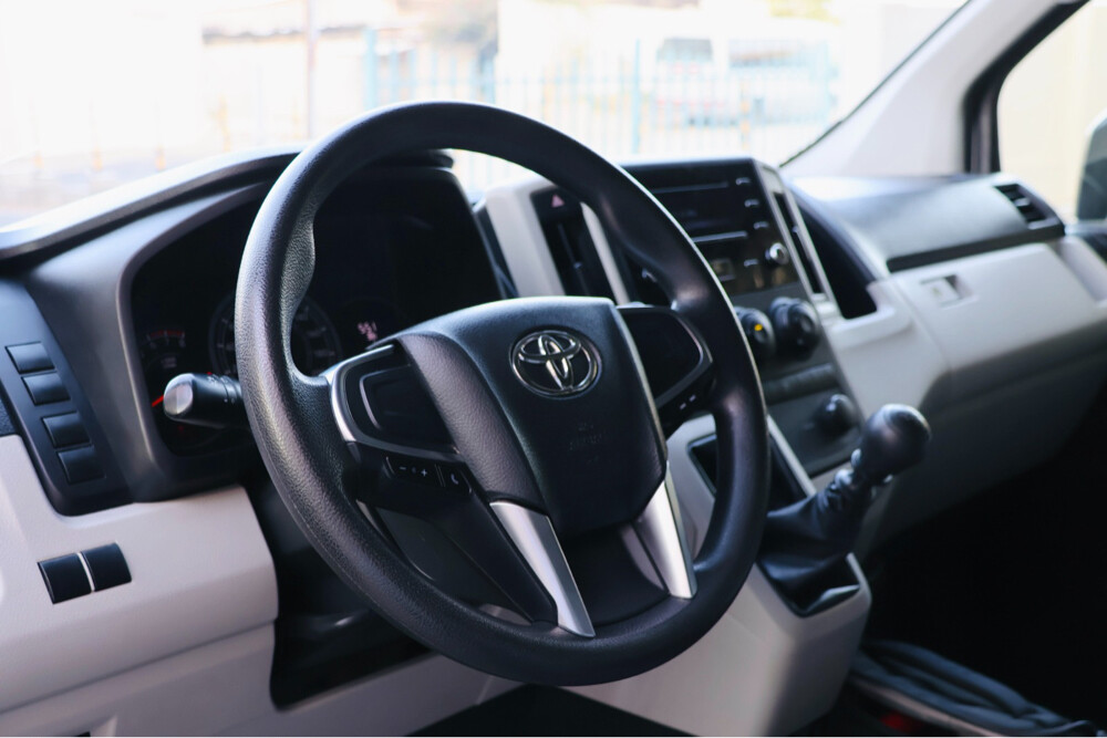 Toyota Hiace 2023 V6 - 7