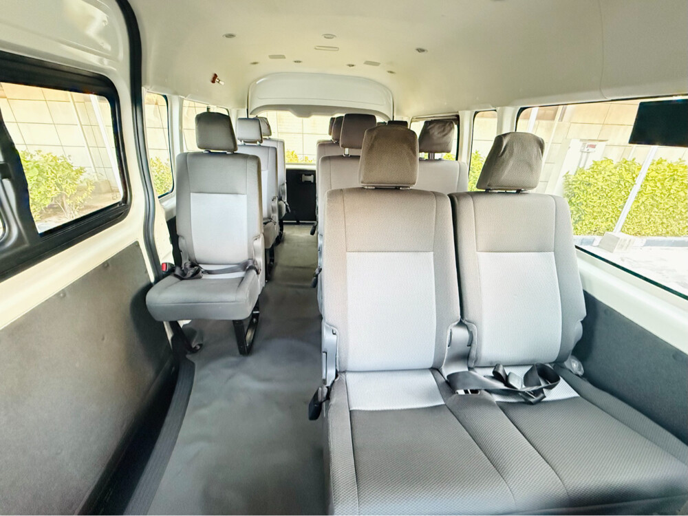 Toyota Hiace 2023 V6 - 8
