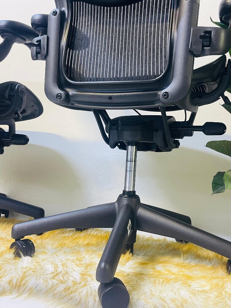Herman Miller chair For Selll - 4