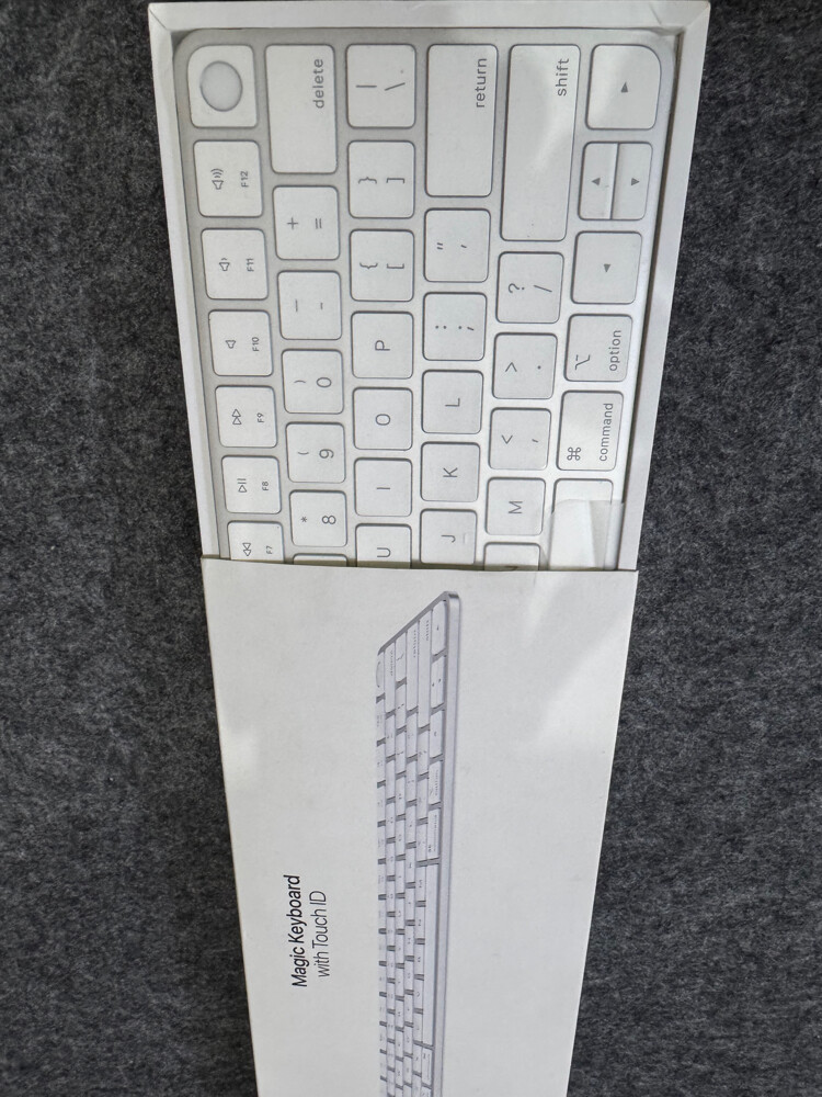 Apple short keyboard touch-ID - 3