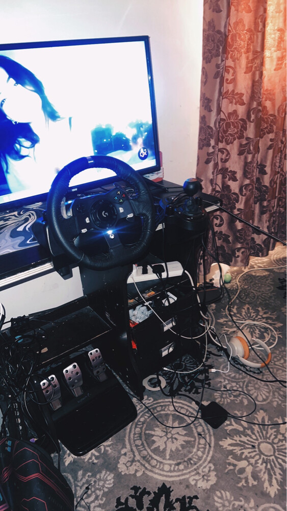 logitech G920 racing wheel - 1