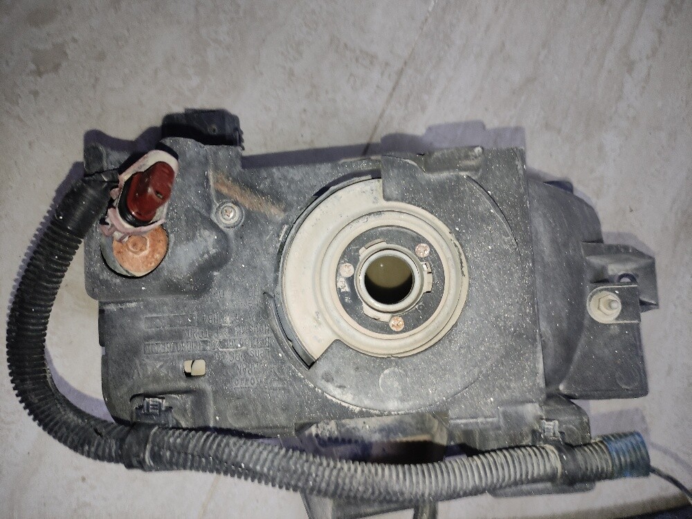 2 Front Fog Lights - 3