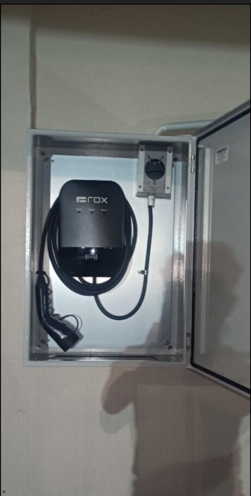 tesla, rox,byd charger instal - 11