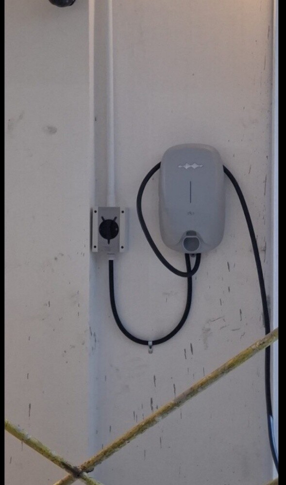 tesla, rox,byd charger instal - 8