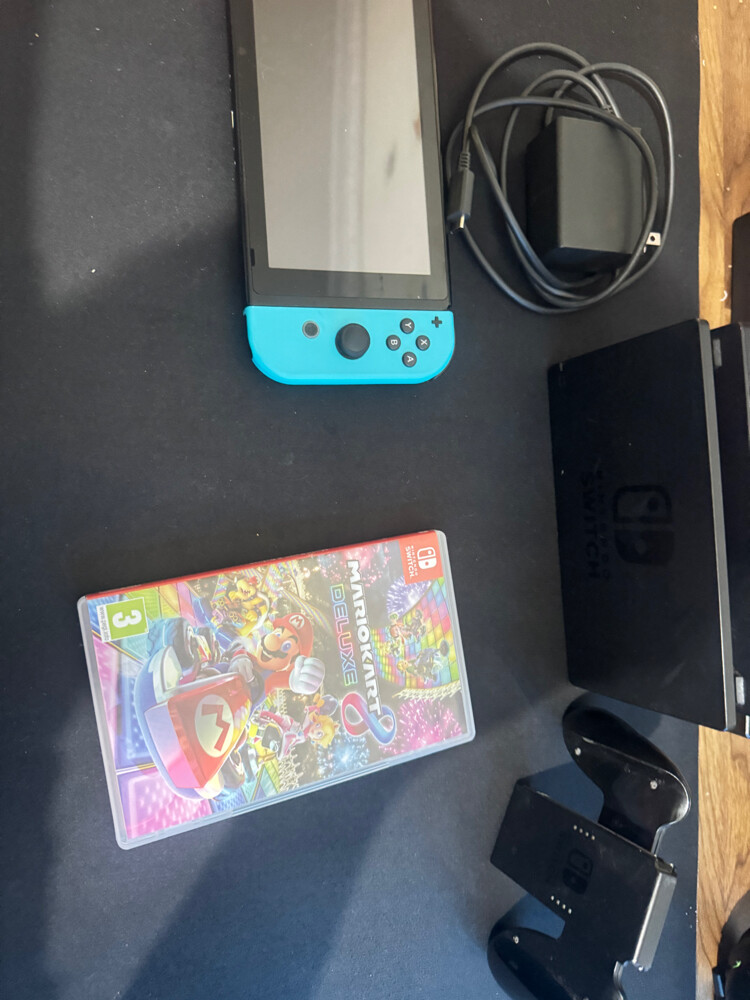 Nintendo Switch - 1