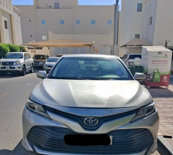 2019 toyota camry le - 1