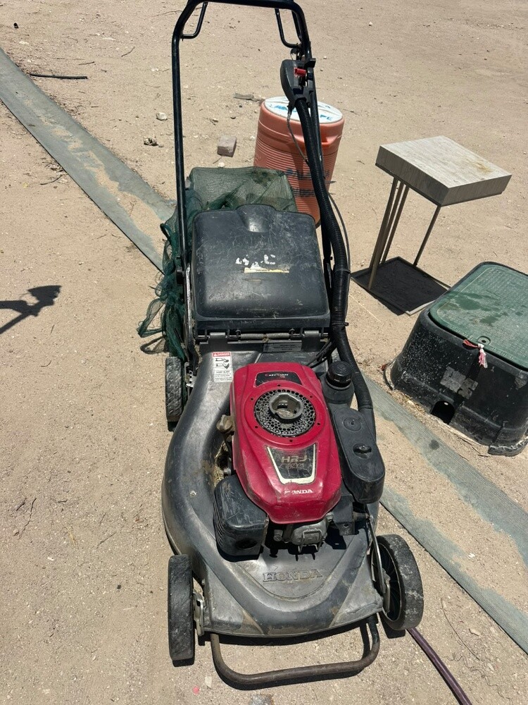 Honda grass cutting machine - 1