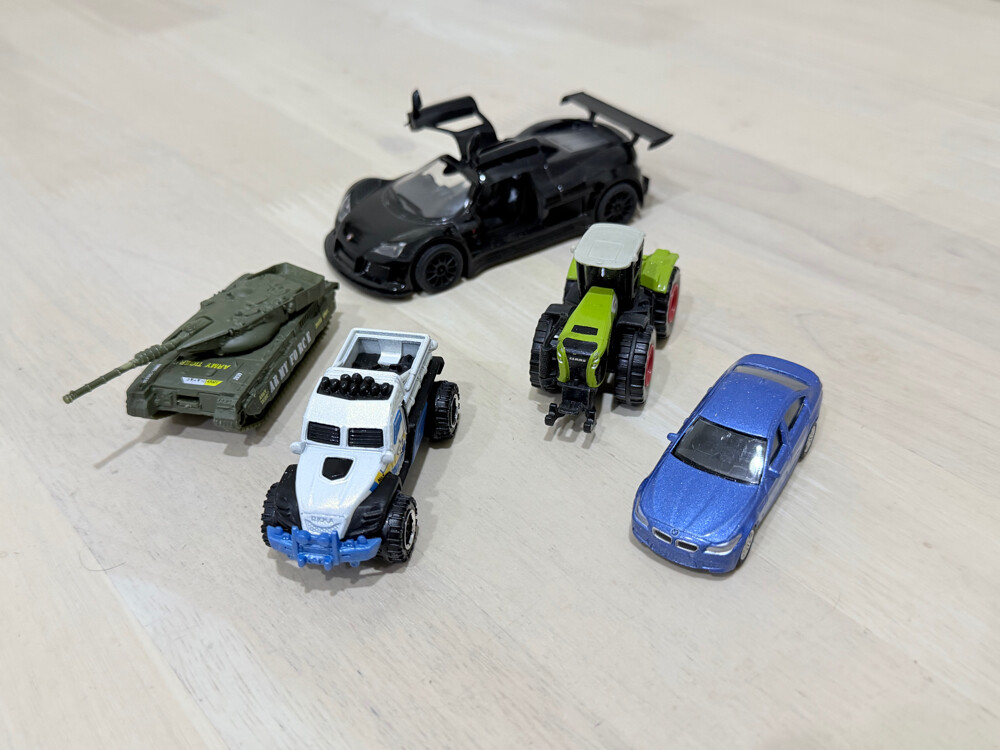branded diecast cars new - 18