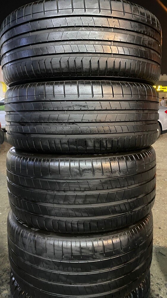 Front 285/40/22.back 325/35/22 - 3
