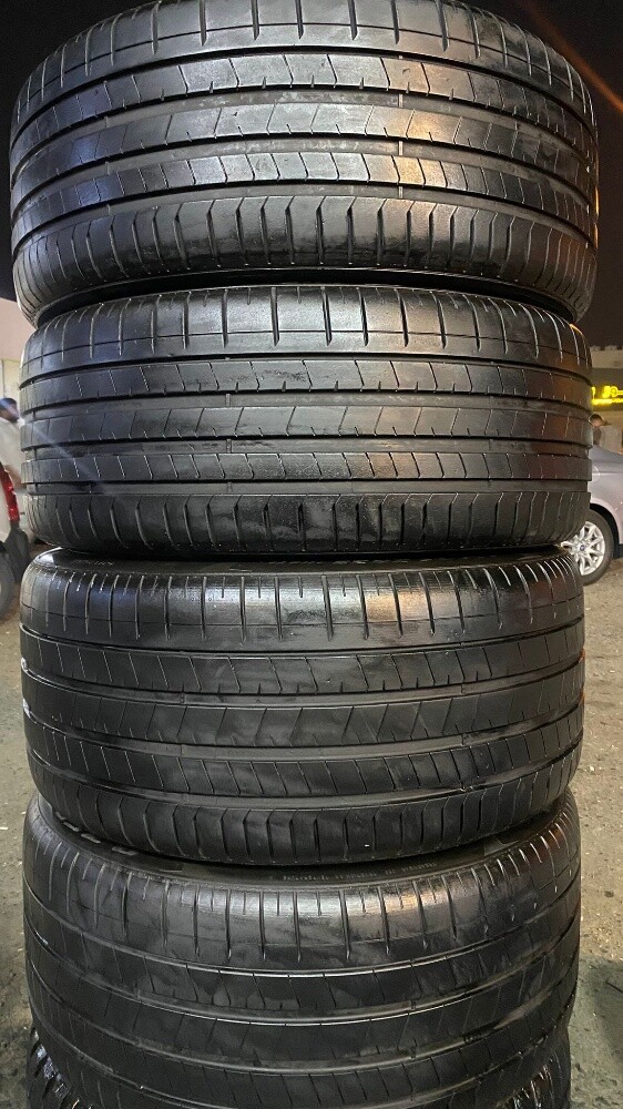 Front 285/40/22.back 325/35/22 - 1