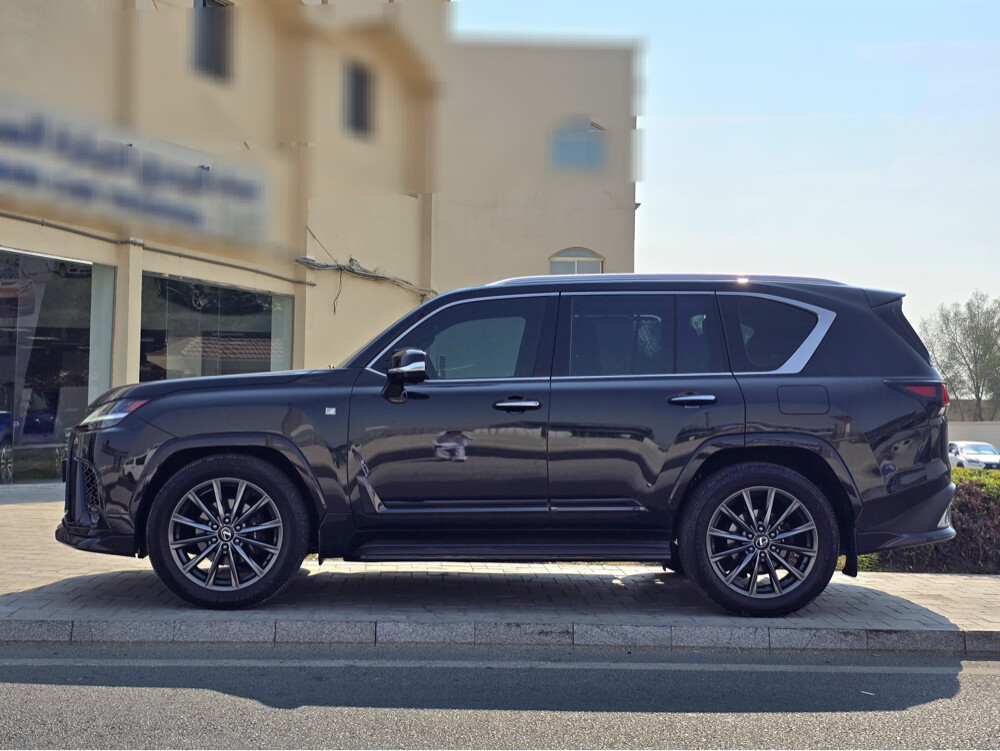 Lexus LX600 F Sport Model 2024 - 3