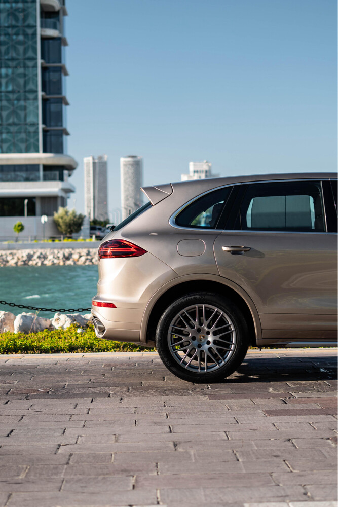 Porsche Cayenne 2016  - 18