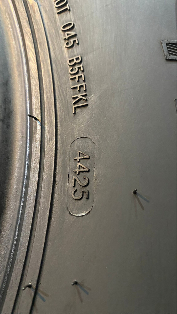 900/17# shaheen tire like new  - 4