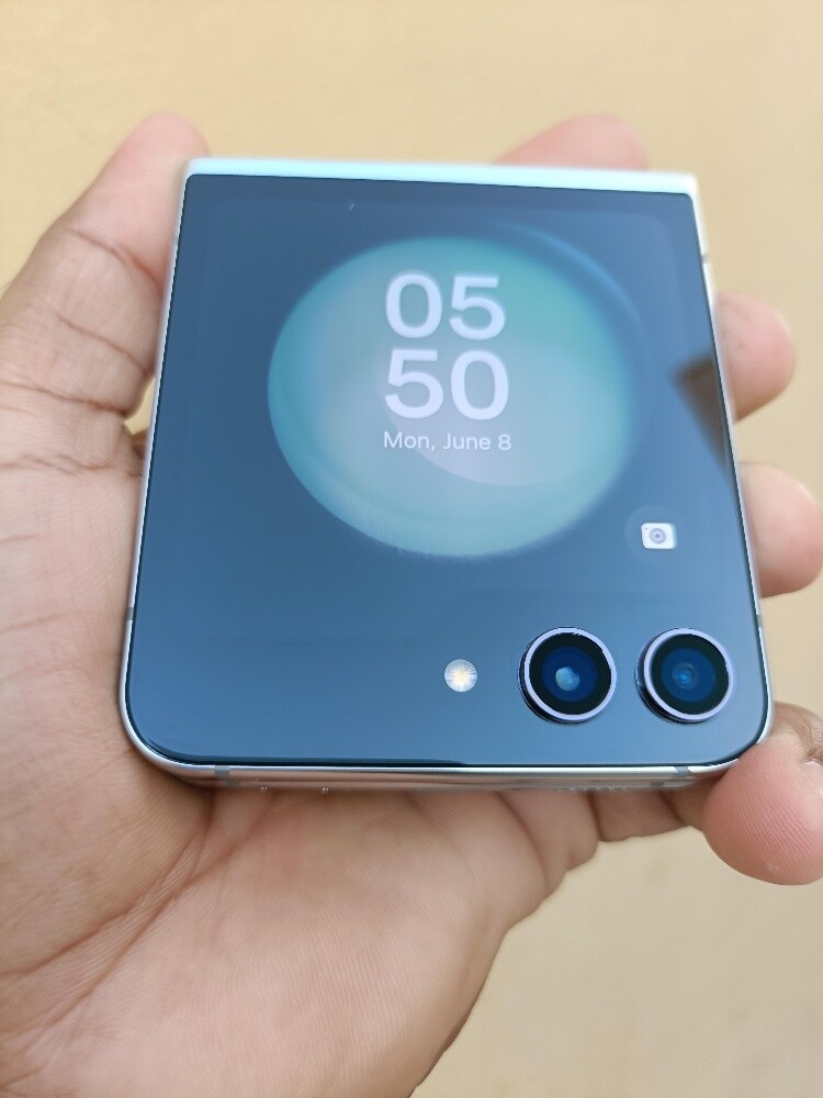 Samsung Galaxy Z flip 5 5G - 1