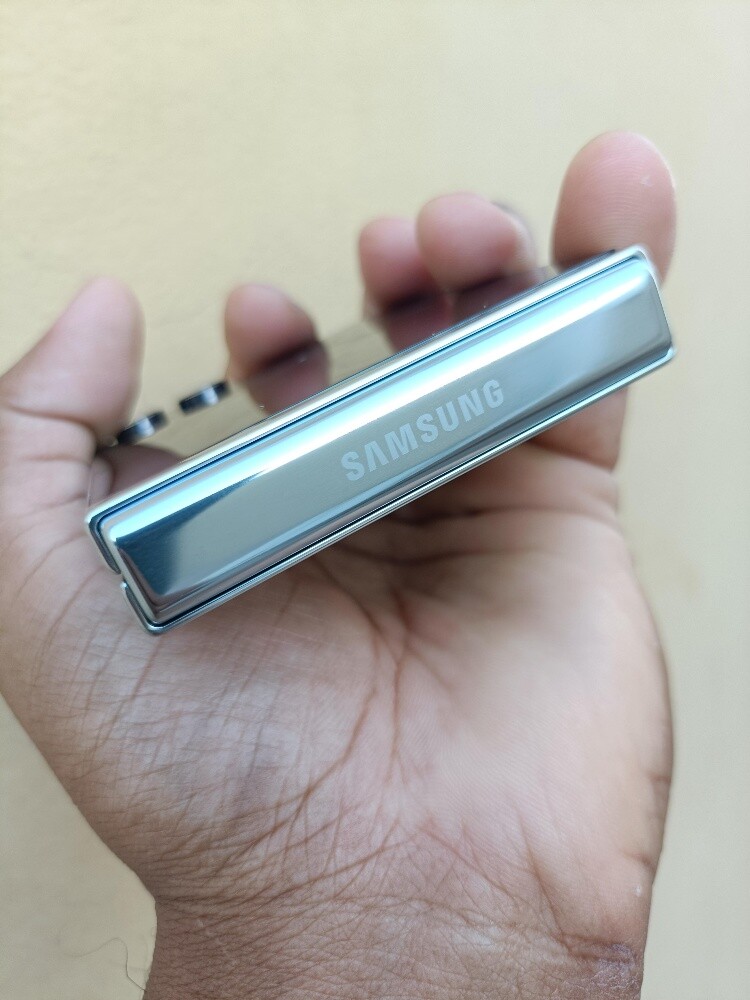 Samsung Galaxy Z flip 5 5G - 6