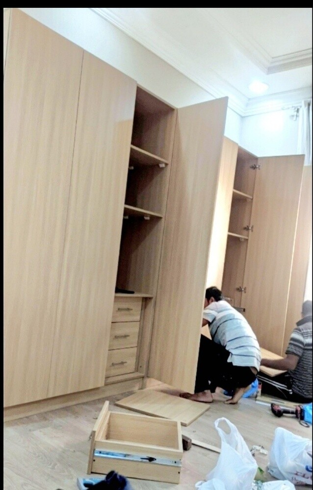 نجار متخصص في تفكيك وتركيب أثاث غ - 3